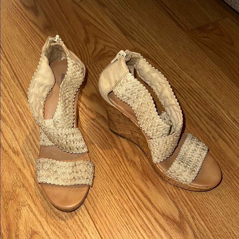 Cream Wedges